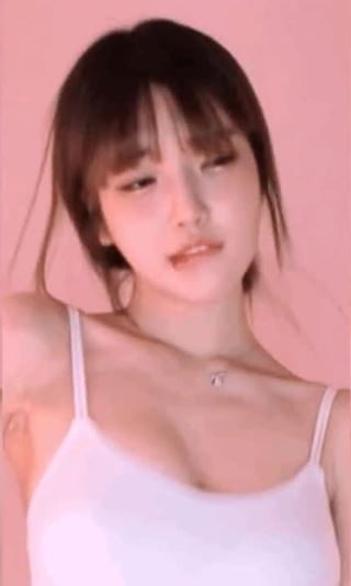 과즙세연 입술 깨문 섹시 표정