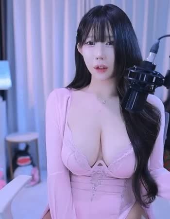 그릴래영 H컵 거유 가슴 아래를 잡아주는 핑크 코르셋